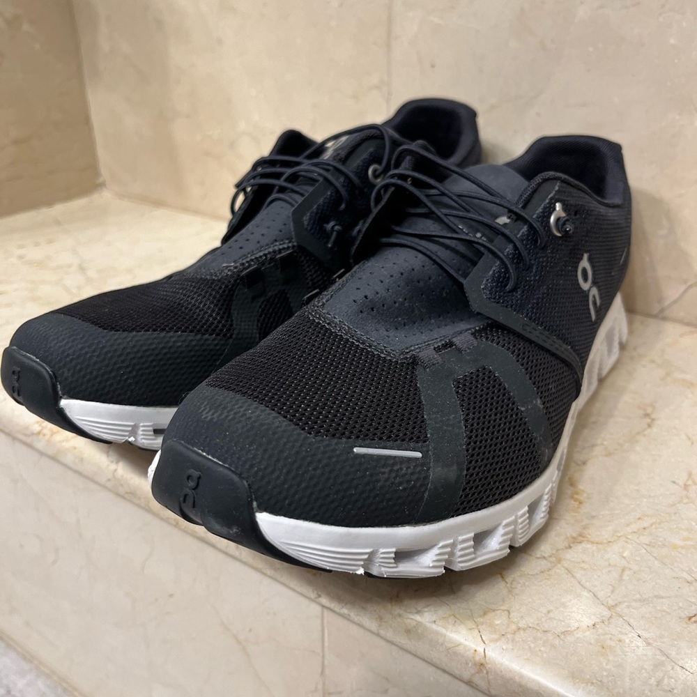 Brand new OC sneakers size M 9.5
